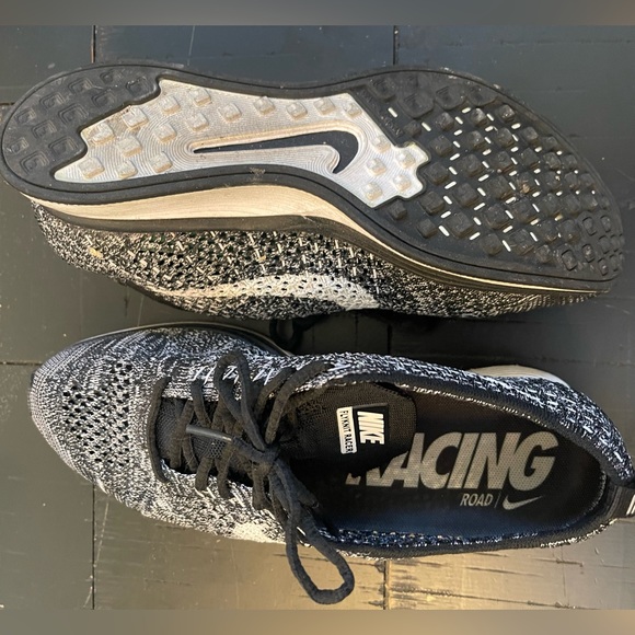 Nike Oreo Flyknit Racers - Picture 3 of 6